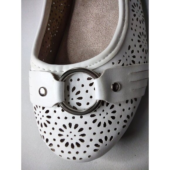 Harborsides Giovana White Metal O-ring Floral Perforated Flats Size 8 Wide NWT - Picture 14 of 16